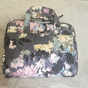 Vera Bradley Lighten Up Crysanthemum Crush Hanging Travel Organizer